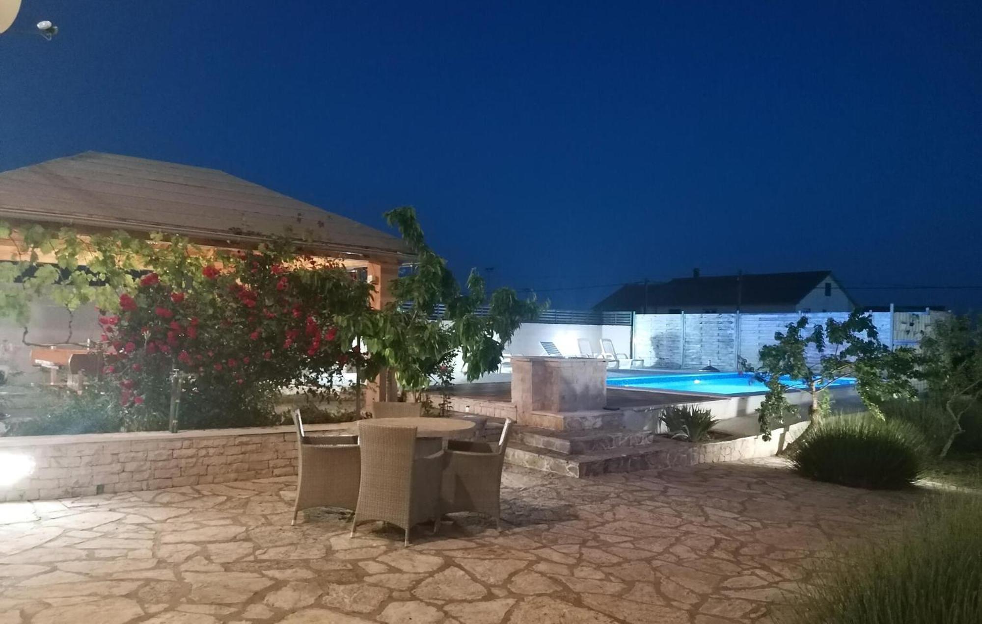 Amazing Home In Lisicic With Outdoor Swimming Pool Lisicici 외부 사진