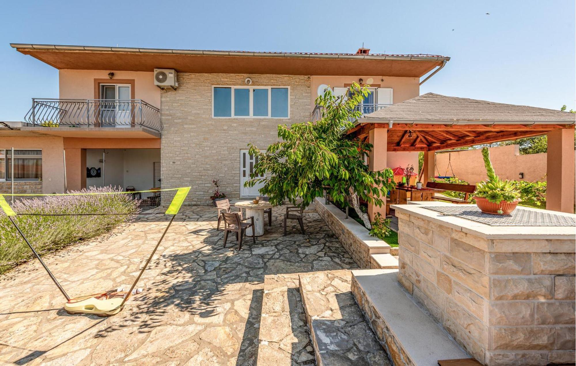 Amazing Home In Lisicic With Outdoor Swimming Pool Lisicici 외부 사진