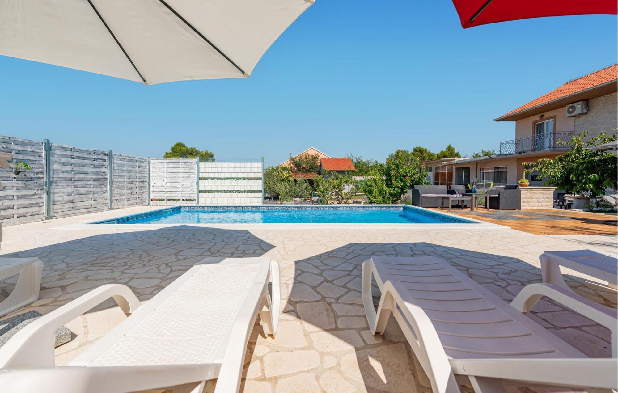 Amazing Home In Lisicic With Outdoor Swimming Pool Lisicici 외부 사진