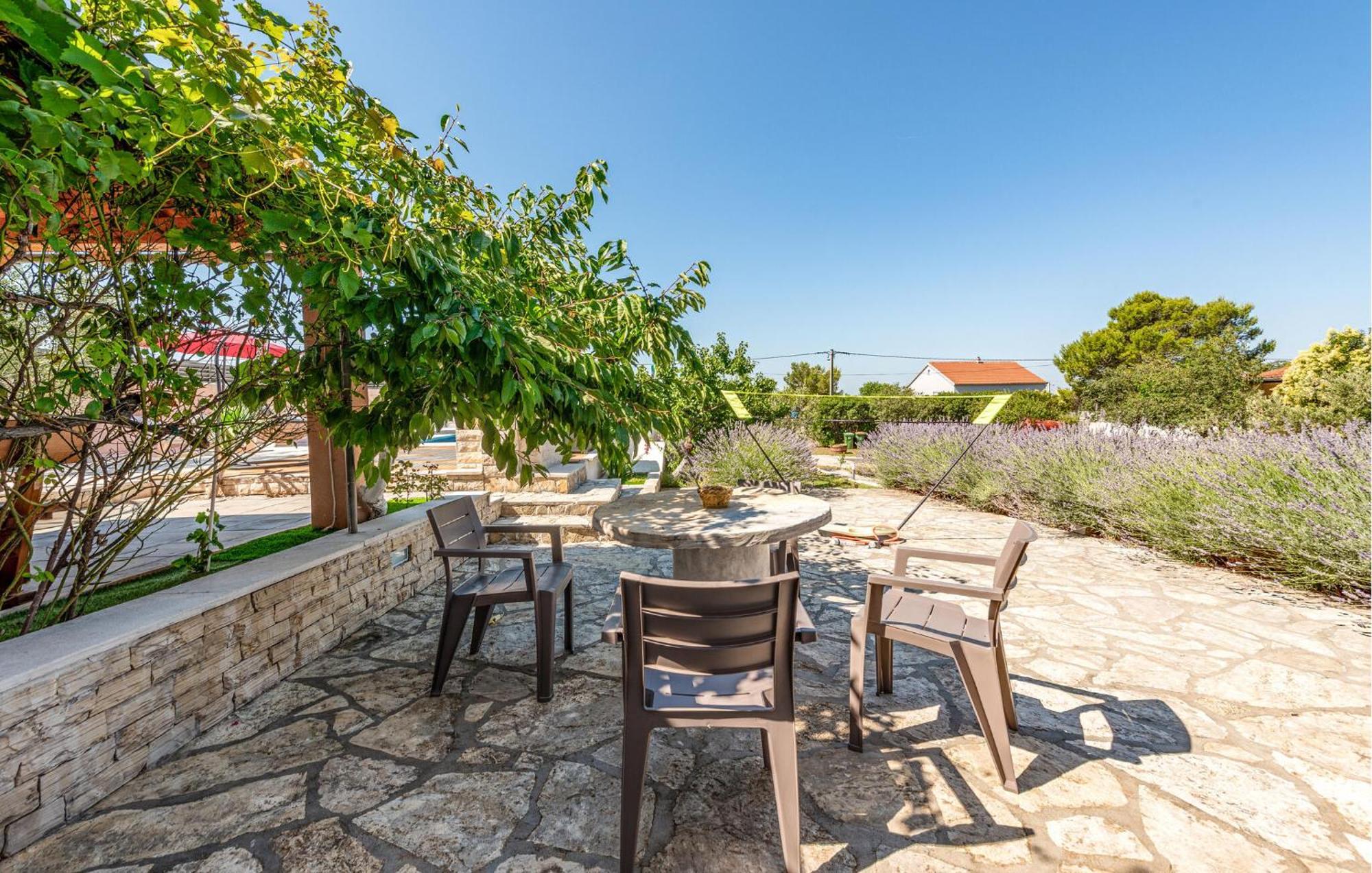 Amazing Home In Lisicic With Outdoor Swimming Pool Lisicici 외부 사진