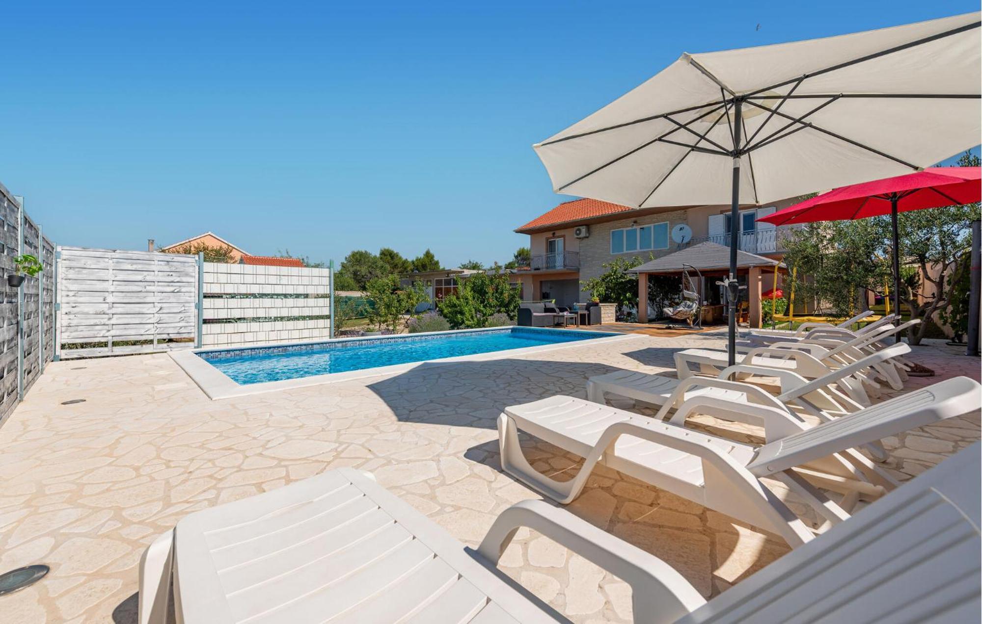 Amazing Home In Lisicic With Outdoor Swimming Pool Lisicici 외부 사진